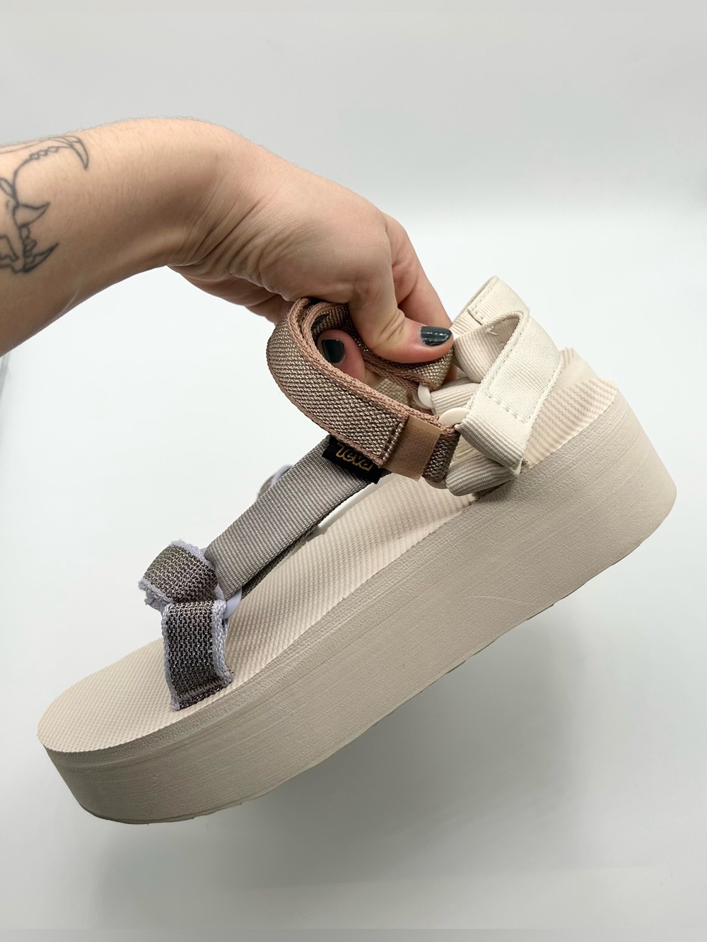 Teva Cream Platform Sandals Women’s Size 9 - Picture 6 of 11